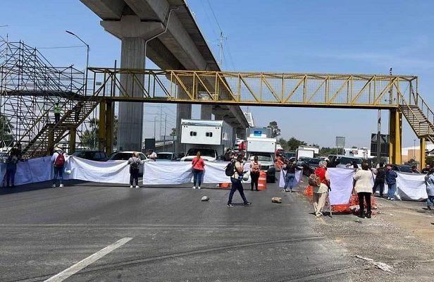 Familiares de desaparecidos bloquean la México-Toluca