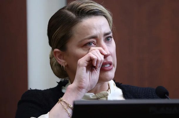 Amber Heard asegura que Johnny Depp la agredió sexualmente con una botella