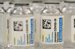 EE.UU, limita uso de la vacuna Covid de J&J por riesgo de coágulos