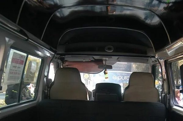 Chofer de una combi acelera para evitar asalto, pero sujetos lo asesinan, en Chimalhuacán