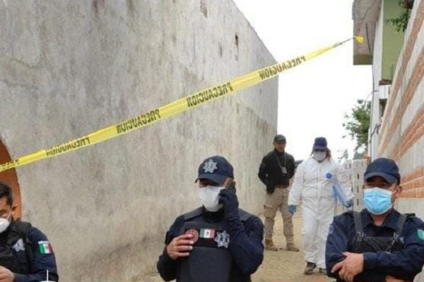 Hombre decapita a su padre e intenta tirar el cuerpo en la calle, en Puebla