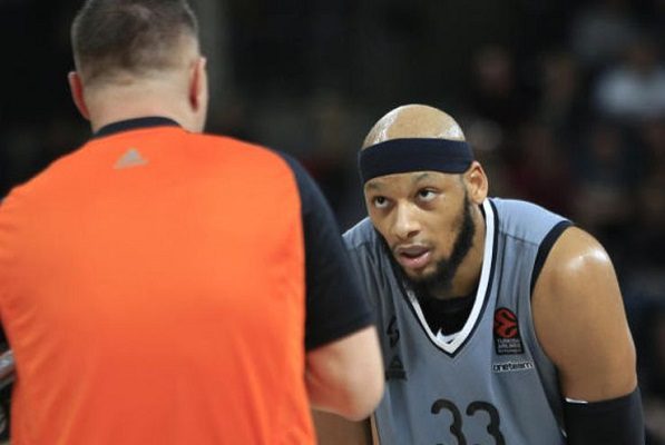 Exjugador de la NBA muere durante un tiroteo en Florida