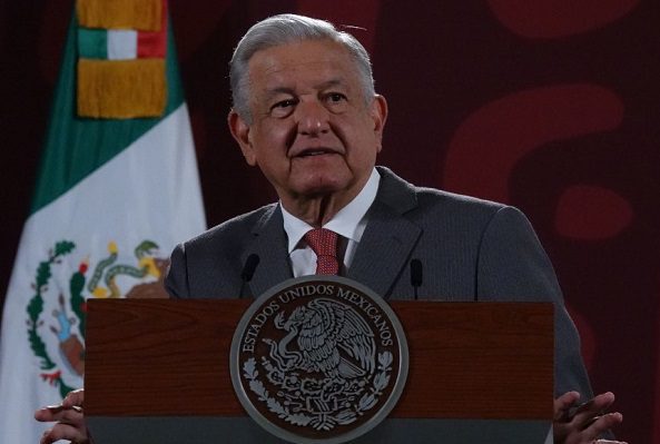 AMLO rechaza que crisis en espacio aéreo del Valle de México sea por rediseño