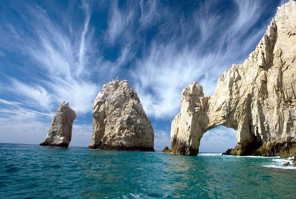 Dos turistas mueren ahogadas tras ser arrastradas por el mar en Los Cabos