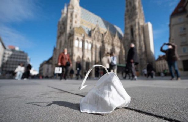 La Unión Europea elimina el uso de cubrebocas en aeropuertos y aviones