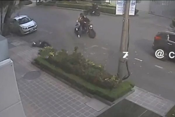 Comerciante coreano es baleado en CDMX, pero su celular lo salva del tiro #VIDEO
