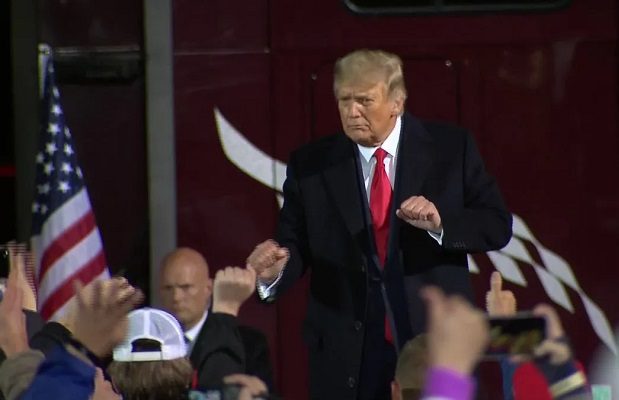 Trump creía que China tenía un arma para causar huracanes, asegura Rolling Stone