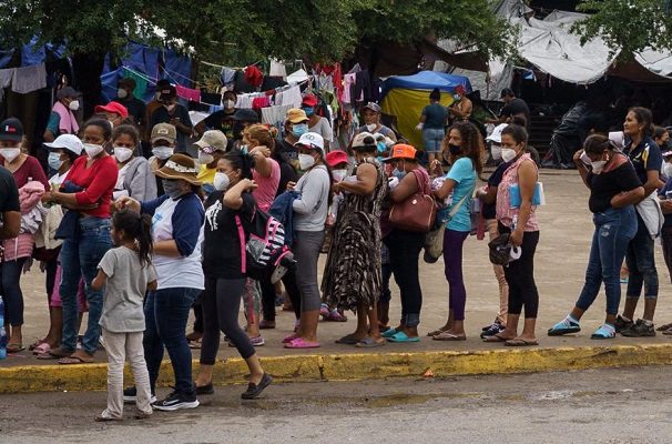 Juez aplaza la rescisión del Título 42 para la expulsión de migrantes