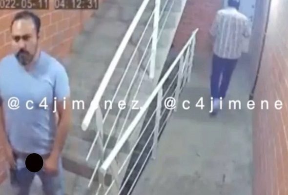 Señalan a exhibicionista en edificio de Santa María la Ribera #VIDEO