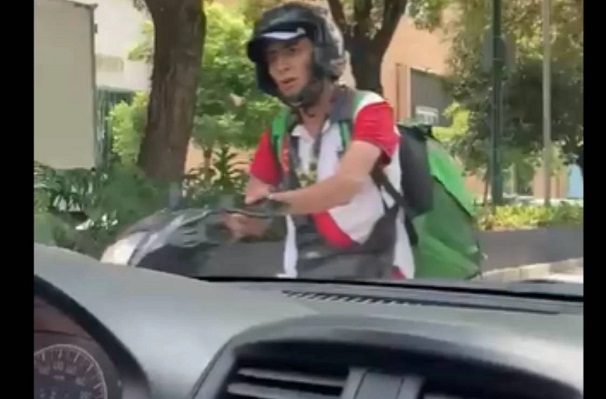Cae repartidor de UberEats captado agrediendo a conductor en Polanco