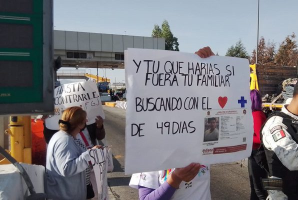 Bloquean caseta de la México-Puebla ante desaparición de joven en Chalco