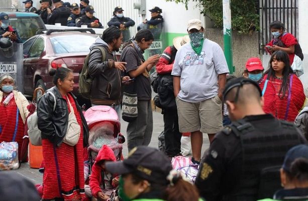 Familias triquis desplazadas por violencia suspenden diálogo para retorno a Oaxaca