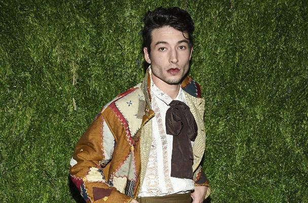 "Soy transgénero y no binario", dijo Ezra Miller al ser arrestado #VIDEO