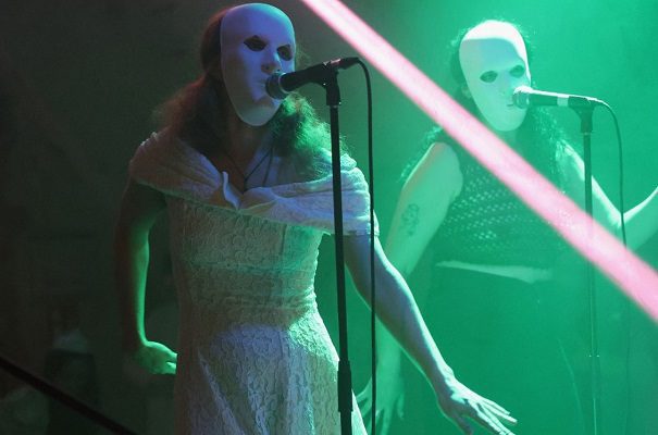 Pussy Riot inicia gira europea tras fuga de su líder de Rusia; dará ganancias a Ucrania