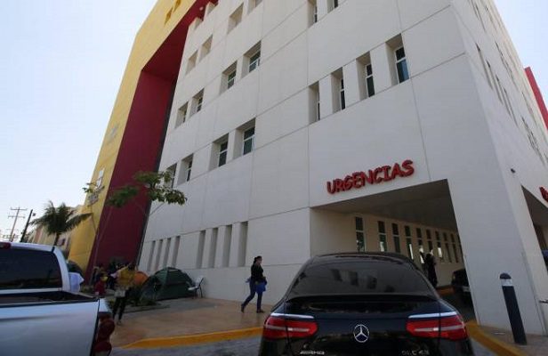 Niña de 2 años resulta herida por bala perdida mientras dormía en su casa, en Sinaloa