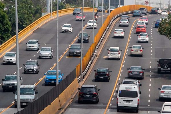 “No vamos a bolsear a la gente”: AMLO frena NOM 236 para verificación de autos