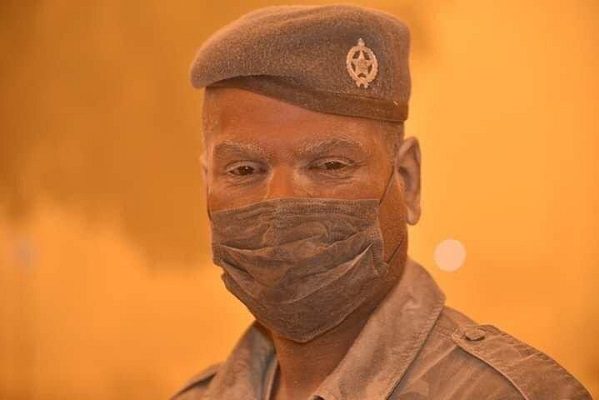 Miles de hospitalizados y cierres de aeropuertos, escuelas y oficinas por tormenta de arena en Irak