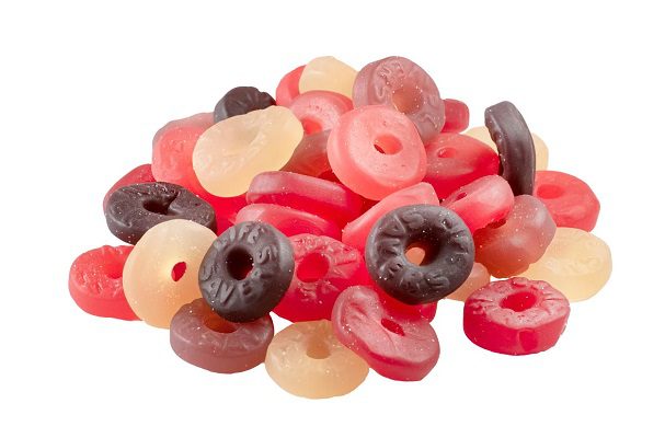 Retiran productos de Skittles por riesgo de hebra de metal en gomitas