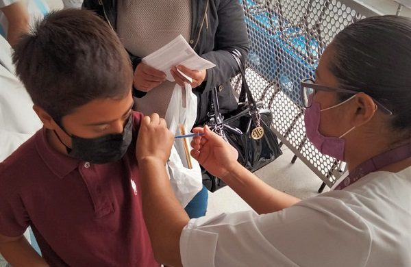 EE.UU. autoriza aplicar refuerzo anticovid para niños de 5 a 11 años