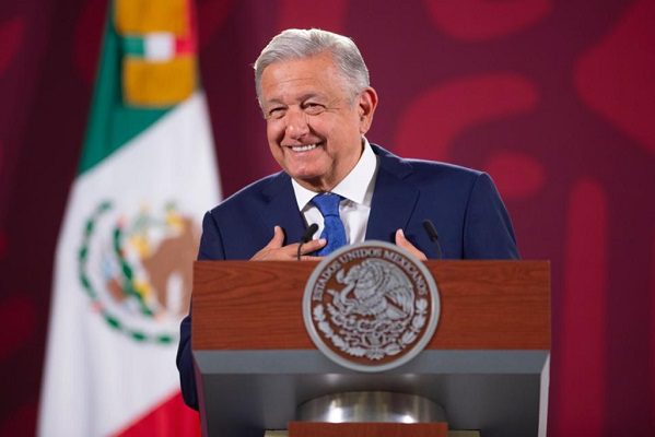 AMLO asegura "continuidad con cambio" en la sucesión presidencial