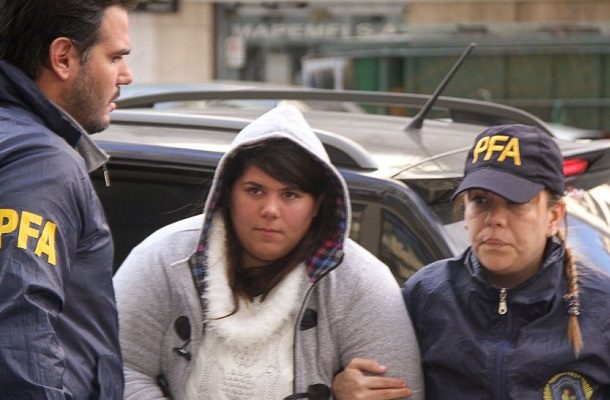 Dan cadena perpetua a abogada por asesinar a mexicano y a su hijo en Argentina