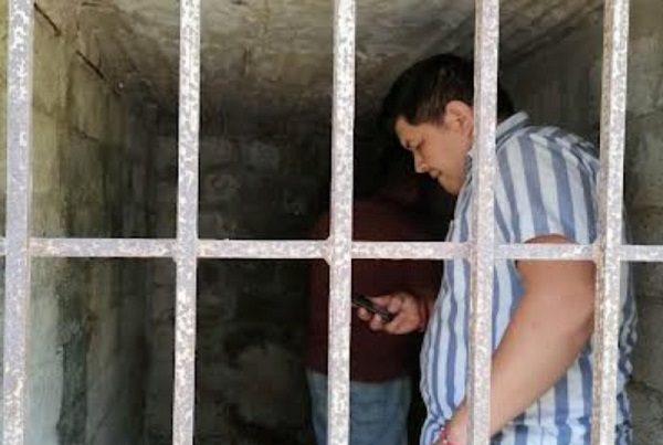 Pobladores en Hidalgo encarcelan a funcionarios por incumplimiento de obras