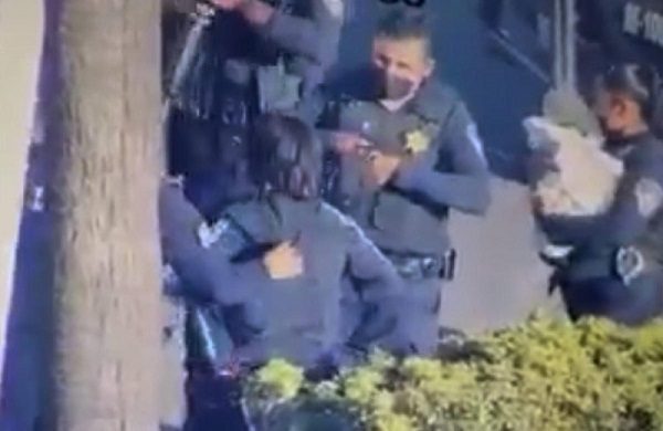 Policías ponen a salvo a bebé de mamá ebria, en Querétaro #VIDEO
