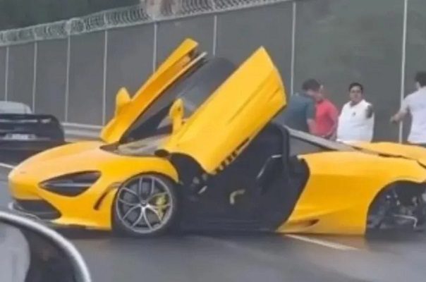 Chocan McLaren de 6 millones de pesos en autopista de Toluca #VIDEO