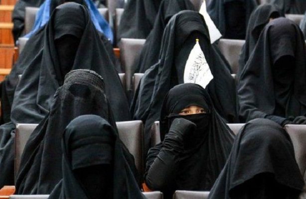 Presentadoras de televisión deben cubrirse el rostro, ordenan talibanes