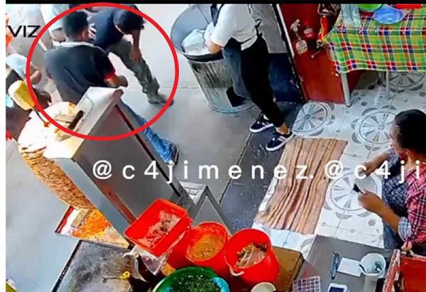Taquero le salva la vida a joven que se asfixiaba mientras comía tacos #VIDEO