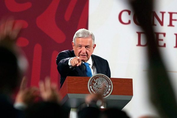 AMLO anuncia aumento salarial para soldados, marinos, policías, médicos y enfermeras