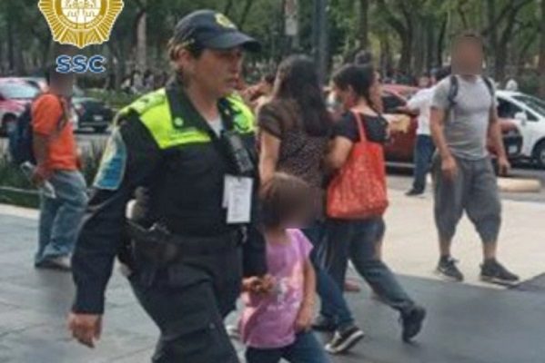 Llanto atrae a poli hacia niña perdida en plena Alameda Central
