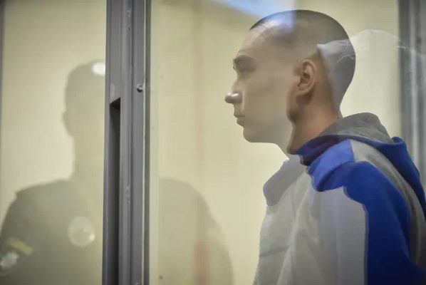 Dan cadena perpetua al primer soldado ruso juzgado en Ucrania; tiene 21 años