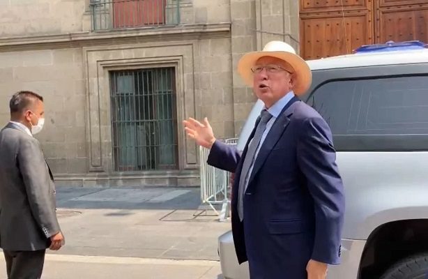 Ken Salazar acude a Palacio Nacional, en medio de tensiones por Cumbre de las Américas