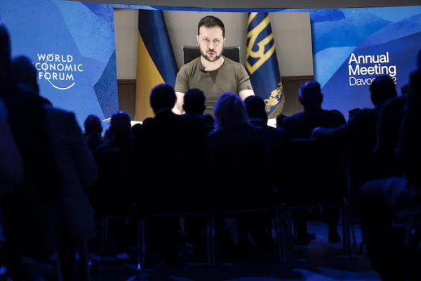 Zelenski reclama más armas y suspender comercio con Rusia desde ante Foro de Davos