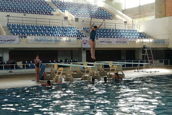 Nadador de 60 años muere de un infarto en la Alberca Olímpica de CDMX