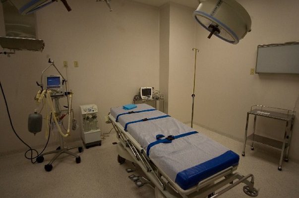 CNDH denuncia negligencia médica en caso de mujer que le extirparon matriz y ovarios