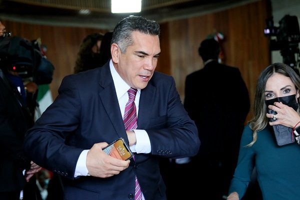 AMLO evita declaraciones sobre audios de Alejandro Moreno, dirigente del PRI