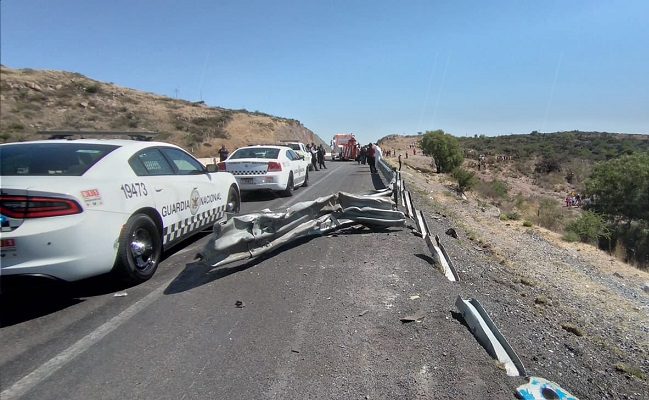 Al menos 6 muertos y 20 heridos tras volcadura en autobús en la San Luis Potosí-Zacatecas