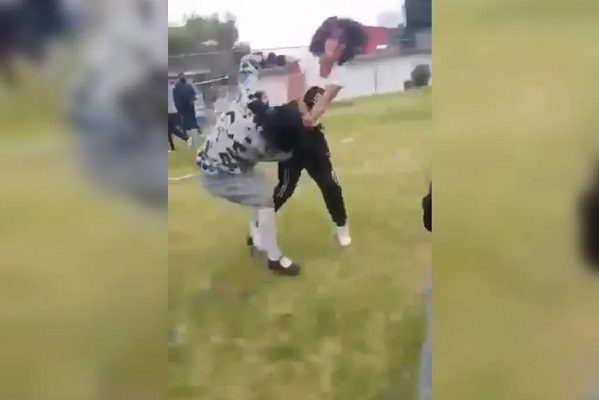 Captan en #VIDEO pelea entre alumnas en Huitzilac, Morelos