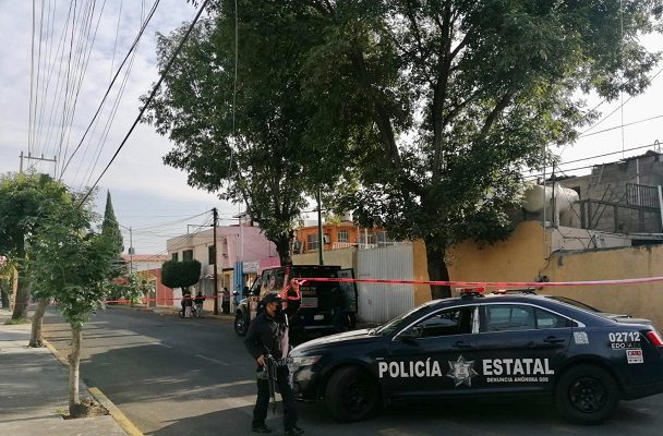 Balean a custodios de camioneta de valores en Toluca; uno estaría grave