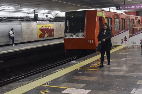 Joven mujer fallece tras arrojarse a las vías del Metro Chilpancingo