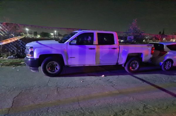 Asesinan a tiros a policía a bordo de su camioneta, en Acolman
