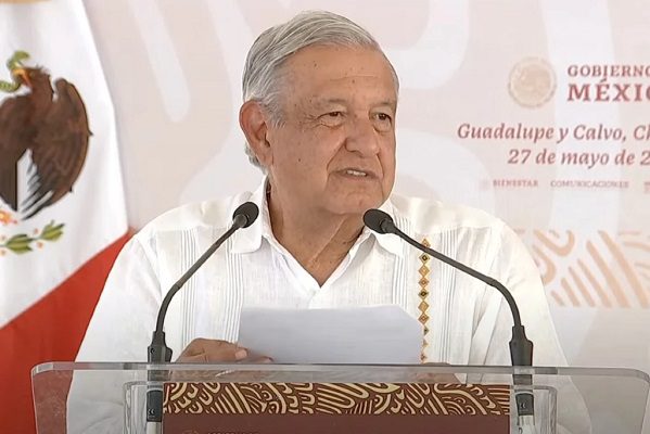 AMLO se compromete a terminar camino que comunica a Badiraguato con Guadalupe y Calvo