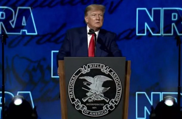 Trump insta a ciudadanos a "combatir el "mal" con armas, tras masacre en Texas