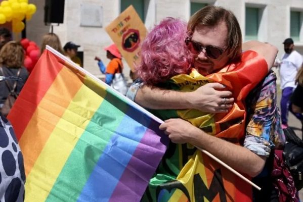 Colombia levanta la prohibición que impedía a los hombres homosexuales donar sangre