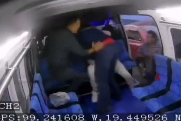 Militares someten a asaltantes de combi en medio de atraco, en Naucalpan #VIDEO