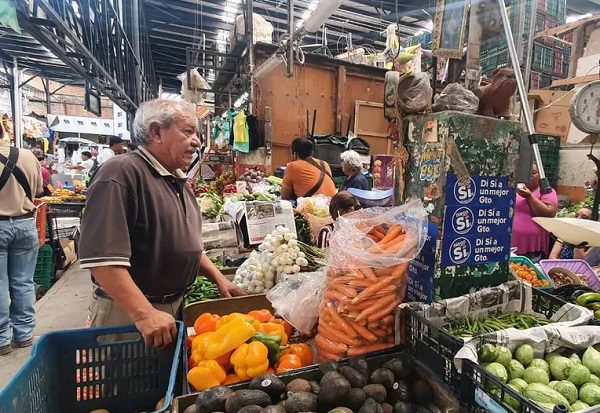 Profeco asegura una baja en los precios de la canasta básica