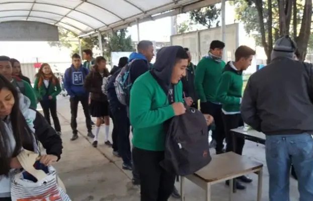 Aplican ‘Operativo Mochila’ en prepa de BC tras amenaza de explosivos