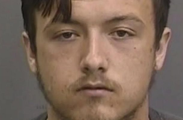 Detienen a sujeto que amenazó en redes sociales con un tiroteo en una escuela, en Florida